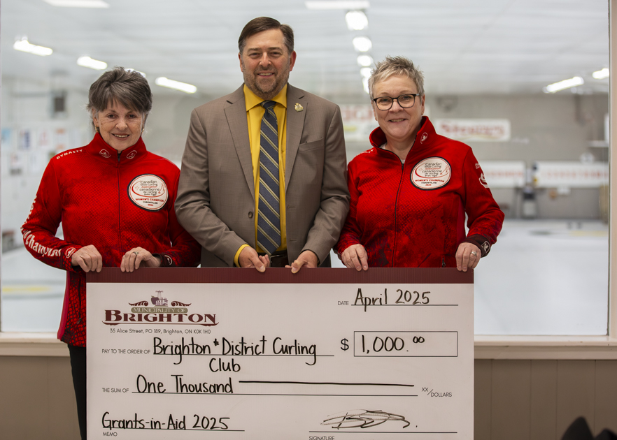 Mayor presenting Grant01